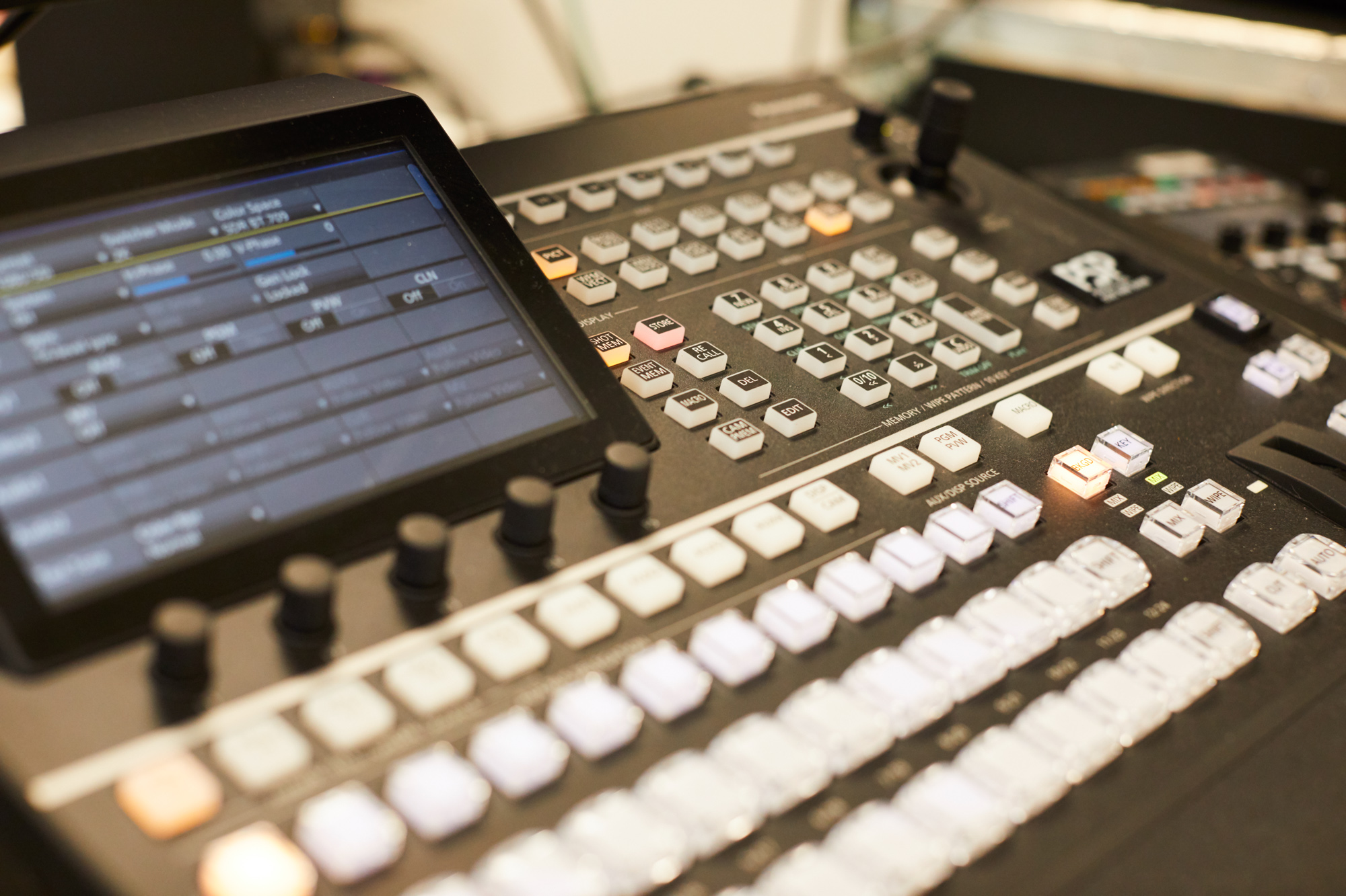 B30 studios have a huge inventory of AV kits, encompassing sound, video, lighting, power distribution and rigging.